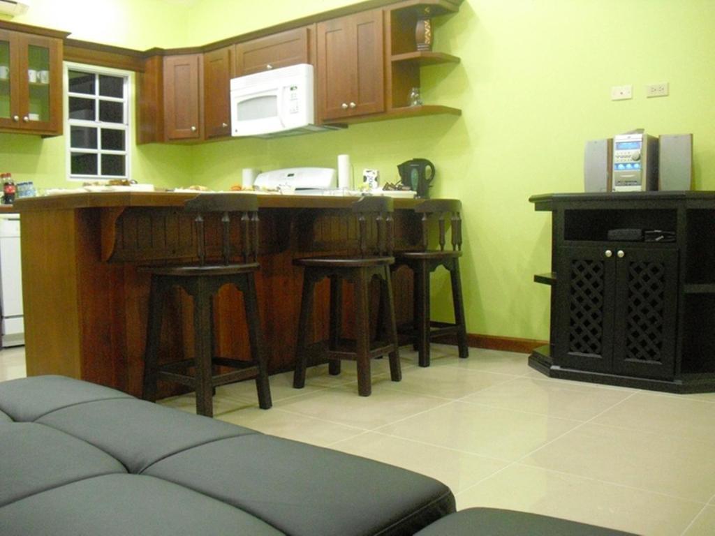 Piarco Village Suites Extérieur photo